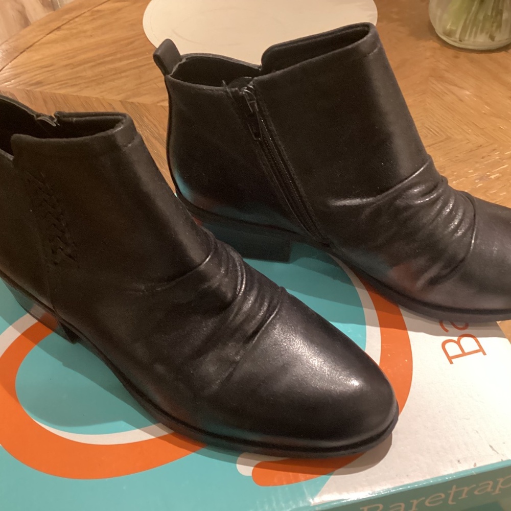 Shoes - Picture 3 of 4